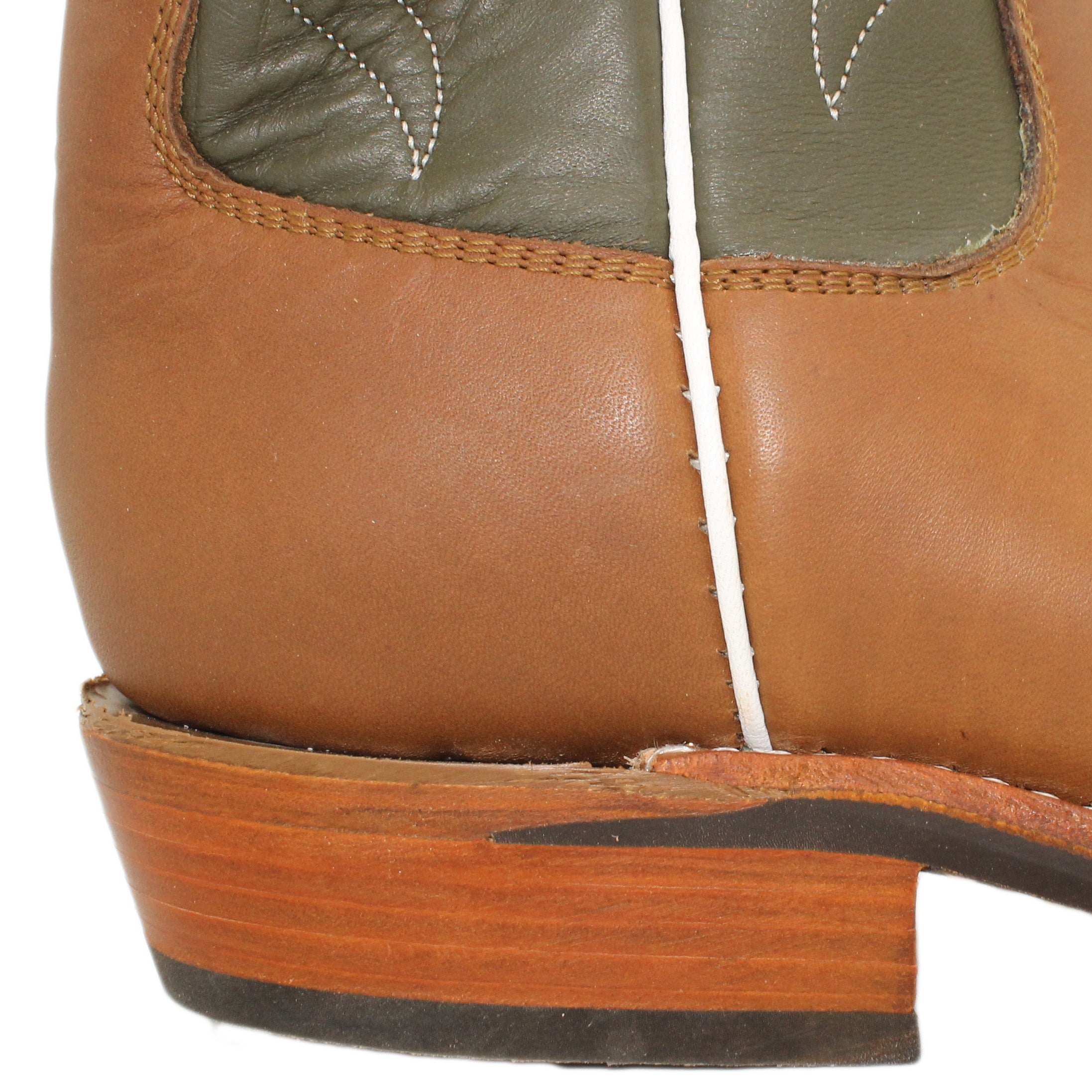 12" Forest upper w/ Beck Classic Stitching
Saddle Timberjack Steer Vamp
Regular Forties Square Toe
Slightly Tapered Heel