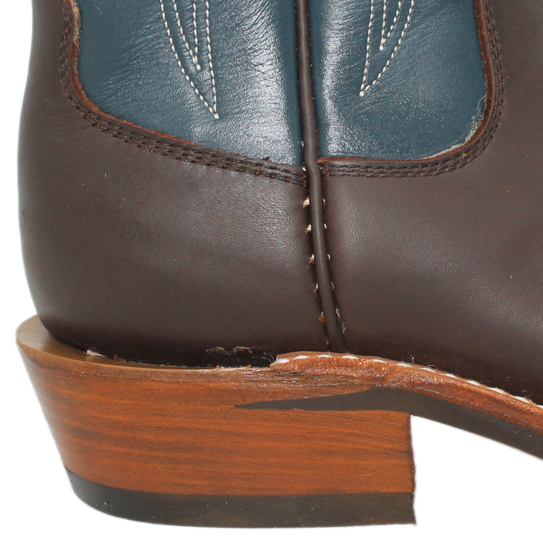 16" Blue Upper w/ Tulip Stitching
Brown Timberjack Steer Vamp
Regular Forties Toe
Slightly Tapered Heel