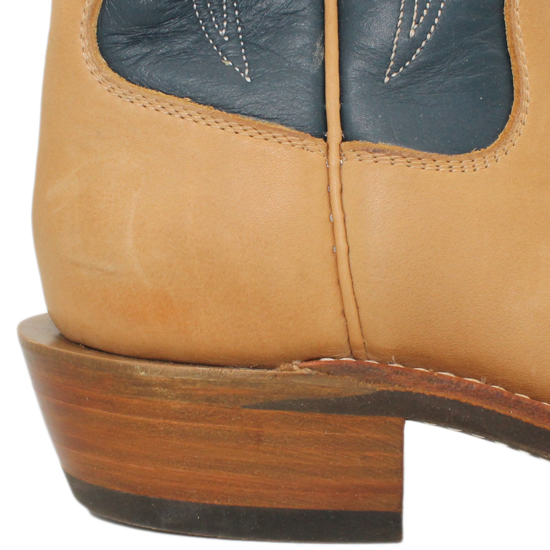 16" Blue Uppers w/ Tulip Stitching
Buckskin Steer Vamp
Regular Forties Square Toe
Slightly Tapered Heel