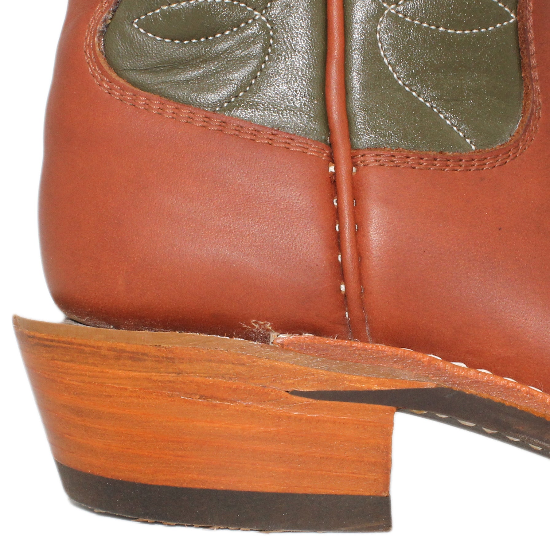 12" Forest Upper w/ Loops Stitching
Tan Timberjack Steer Vamp
Regular French Square Toe
Slightly Tapered Heel