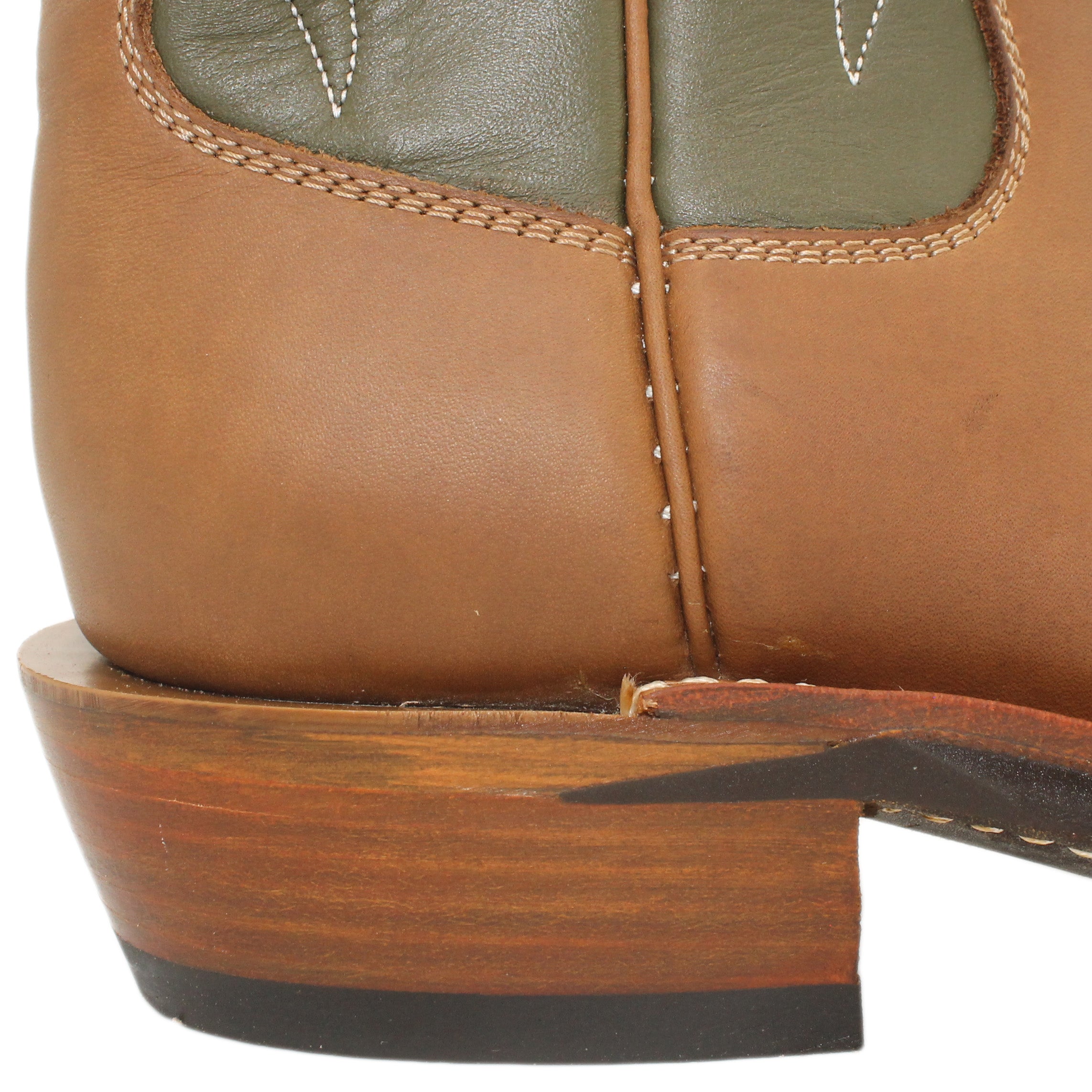 14" Forest upper w/ Beck Classic Stitching

Saddle Timberjack Steer Vamp

Regular French Square Toe

Slightly Tapered Heel